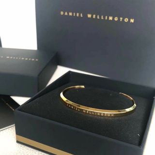 Vòng cuff trend titan không gỉ giá rẻ