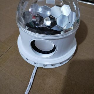 Đèn LED quay 7 màu kèm loa bluetooth