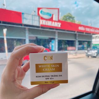 KEM FACE DƯỠNG TRẮNG CHỐNG NẮNG