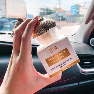 KEM FACE DƯỠNG TRẮNG CHỐNG NẮNG