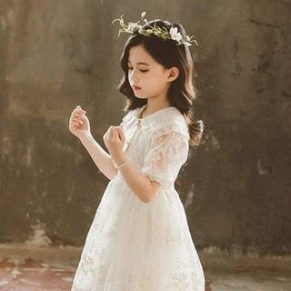 Váy ren trắng công chúa cực đáng yêu