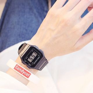 Đồng hồ thời trang điện tử chỉnh giờ sẵn