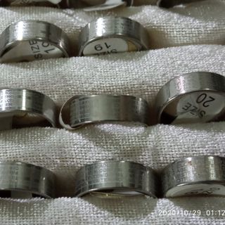 14 tháng 2 .nhẫn inox cặp đôi. Có màu trắng, đen, xanh dương. Giá sỉ 16k/1 cặp 2 chiếc nhẫn. Được chọn size từ 16,17,18,19,20,21,22. Hàng luôn có sẵn