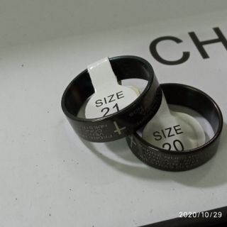 14 tháng 2 .nhẫn inox cặp đôi. Có màu trắng, đen, xanh dương. Giá sỉ 16k/1 cặp 2 chiếc nhẫn. Được chọn size từ 16,17,18,19,20,21,22. Hàng luôn có sẵn