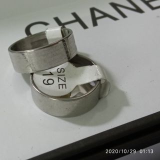 nhẫn inox cặp đôi. Có màu trắng, đen, xanh dương. Giá sỉ 16k/1 cặp 2 chiếc nhẫn. Được chọn size từ 16,17,18,19,20,21,22. Hàng luôn có sẵn nhé