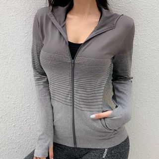Áo khoác kẻ ngang