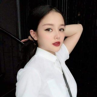 Áo sơ mi trắng