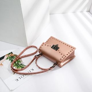 Túi đeo chéo thời trang Hàn Quốc đinh tán nữ tính chất liệu độc đáo
