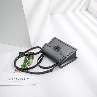 Túi đeo chéo thời trang Hàn Quốc đinh tán nữ tính chất liệu độc đáo