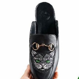 SỤC DA LÌ THÊU HỌA TIẾT MÈO ĐAI THÉP TRẺ TRUNG