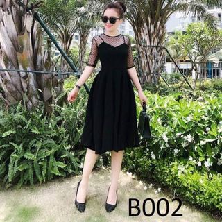 váy đen xòe cổ ren