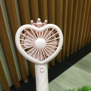 Quạt cầm tay hình trái tim