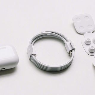 Tai nghe Bluetooth Apple Airpods Pro hõ trợ sạc không dây