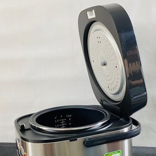 NỒI CƠM ĐIỆN TỬ COMET CM8088 1.8L - LÒNG NIÊU CHỐNG DÍNH - MẪU MỚI
