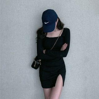 ĐẦM BODY TAY DÀI XẺ 5232