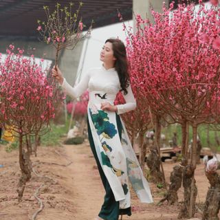 Áo dài thiết kế họa tiết hoa sen
