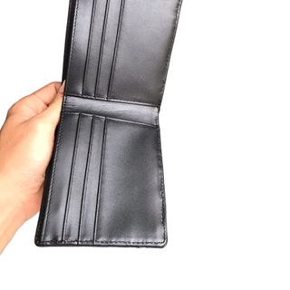 Ví da cá sấu