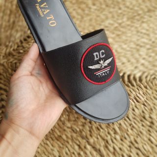 Dép bản quai ngang mác tàu