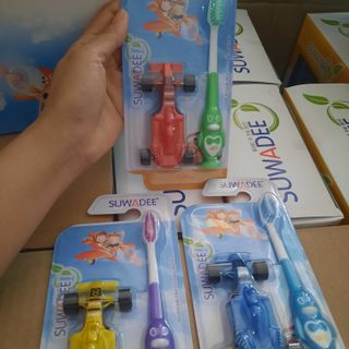 bàn chải cho bé kèm quà tặng