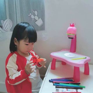 Đèn chiếu tập vẽ cho bé