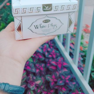 Kem body ngậm trắng