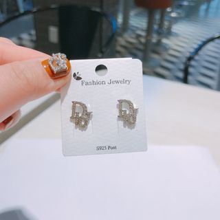 Khuyên tai hot trend