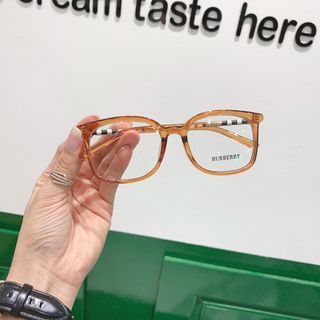 Mắt kính giả cận form vuông to
