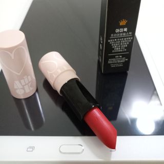 Son thỏi lì màu tone đỏ
