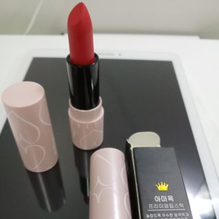 Son thỏi lì màu tone đỏ