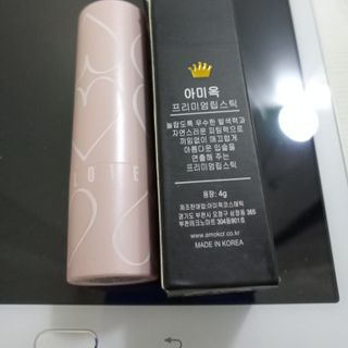 Son thỏi lì màu tone đỏ