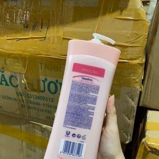Dưỡng thể vaseline mỹ 725ml