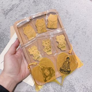 Trâu vàng, mèo vàng dán điện thoại