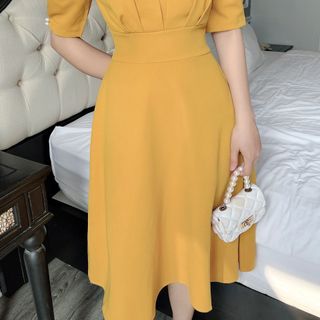váy màu kèm phụ kiện