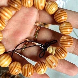 vòng tay gỗ huyết long