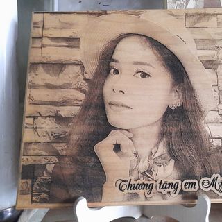 Khung ảnh gỗ khắc ảnh theo yêu cầu