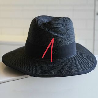 Nón cói phớt chữ M