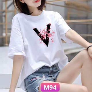 M94 - áo thun trắng form rộng chữ V