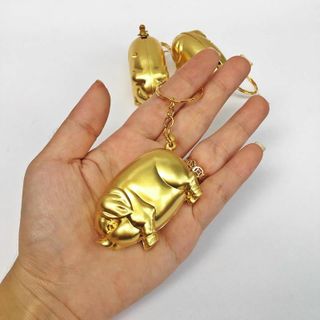 Bật lửa lợn vàng