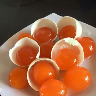 Lòng đỏ trứng muối loại 15gr/quả - Lốc 50 quả