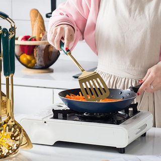 Bộ dụng cụ nhà bếp muỗng , thìa , đảo đồ ăn mạ vàng cao cấp