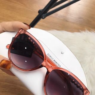 Kính mắt dáng mắt mèo model