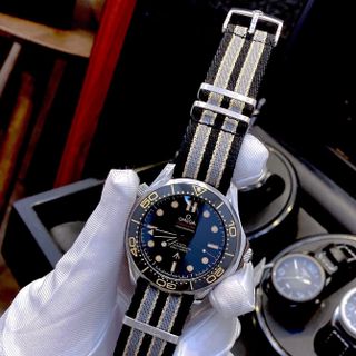 Đồng hồ nam OMERGA SEMASTER DIVER 007 EDITION NATO-AUTOMATIC