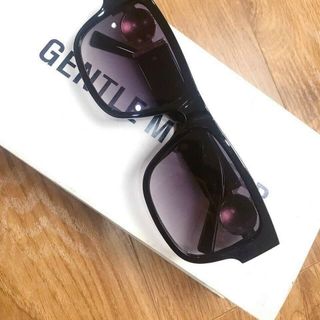 Kính mát model nhiều mầu