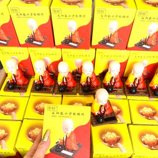 TƯỢNG CHÚ TIỂU LẮC ĐẦU NĂNG LƯỢNG MẶT TRỜI GÕ MÕ TỤNG KINH CAO 9CM