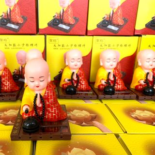 TƯỢNG CHÚ TIỂU LẮC ĐẦU NĂNG LƯỢNG MẶT TRỜI GÕ MÕ TỤNG KINH CAO 9CM