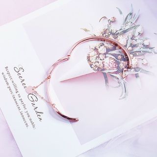 Vòng tay thời trang cao cấp 2021