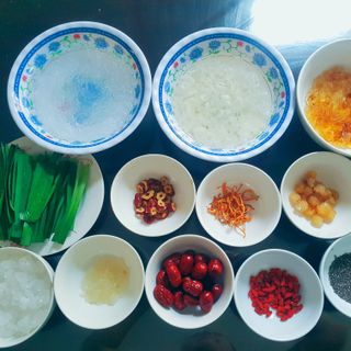 SET CHÈ DƯỠNG NHAN TUYẾT YẾN 12 VỊ