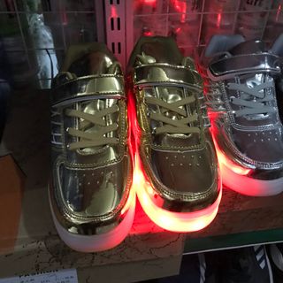 Giày thể thao kiêm giày Patin cao cấp bánh và đế phát sáng