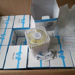 Quạt mini phun sương để bàn tạo hơi nước tiện lợi