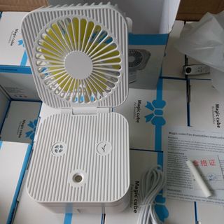 Quạt mini phun sương để bàn tạo hơi nước tiện lợi